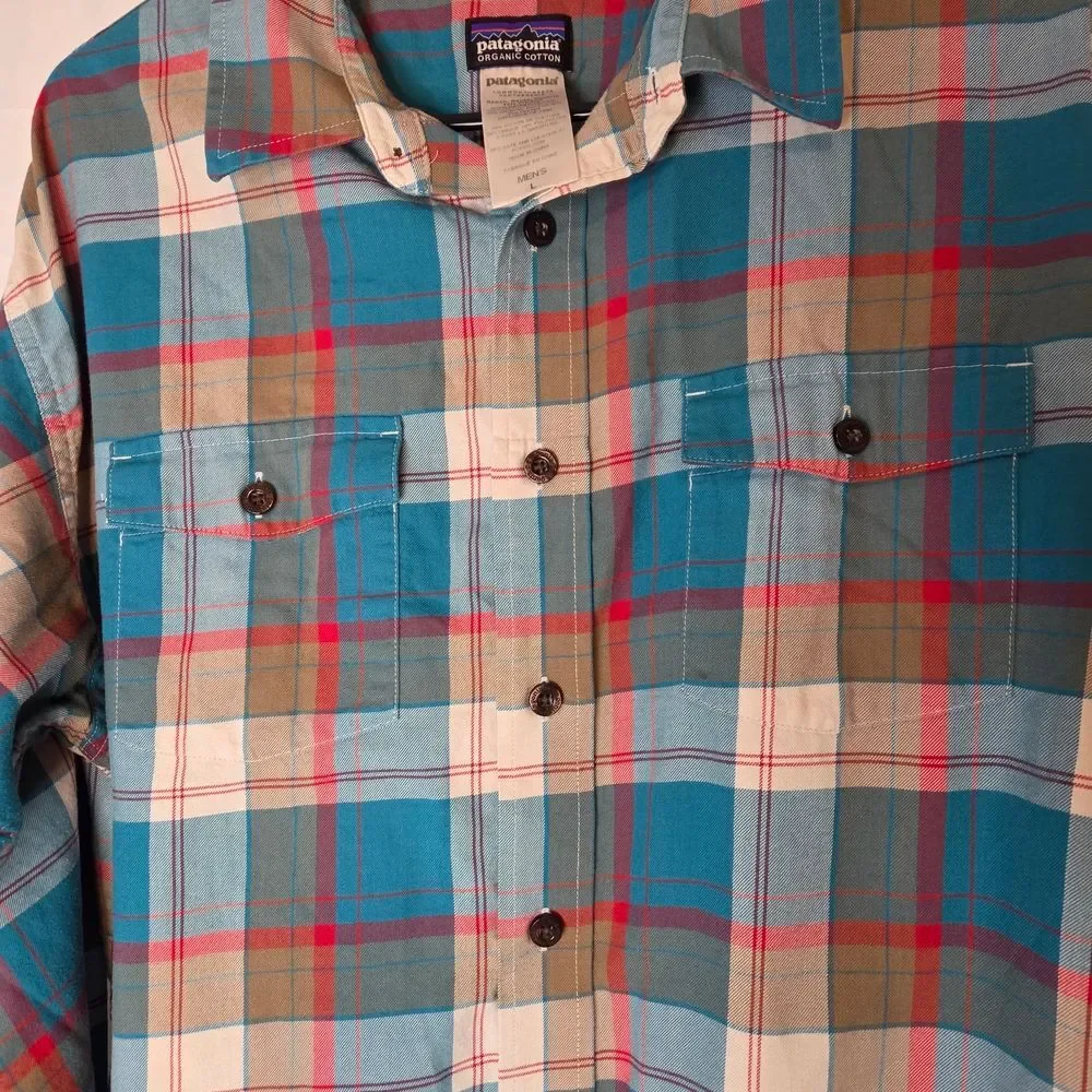 Patagonia Men's Casual Light Weight Blue and Red Plaid Button-Down Shirt Size L